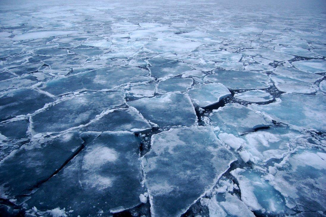 Физики: Скользкий слой льда не похож на воду