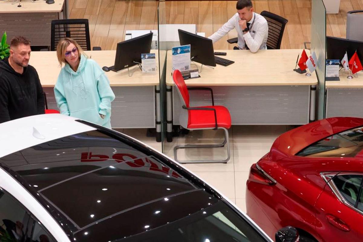 Российский (страна-террорист) рынок подержанных авто достиг рекорда за 10 лет