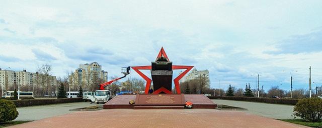 Памятник танкистам липецк фото В преддверии Дня Победы в Липецке отремонтировали подсветку памятника на площади