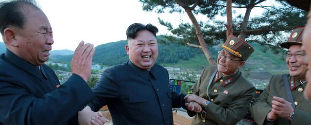 Расстрел из миномета, высадка на Солнце, кара за «Игру в кальмара»: самые нелепые слухи о Северной Корее