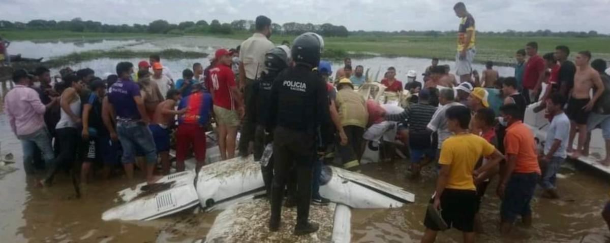 Шесть человек стали жертвами крушения самолета в Эквадоре