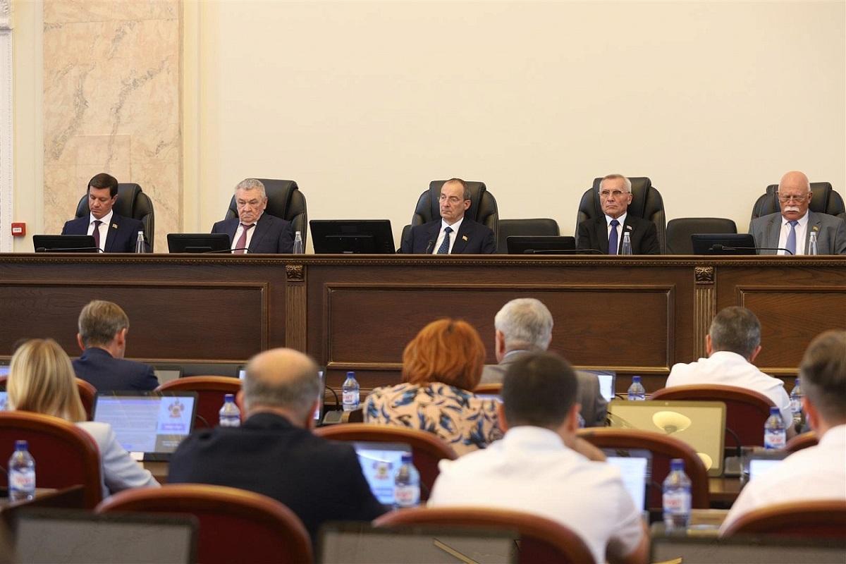 Сессия ЗСК досрочно прекратила полномочия депутата