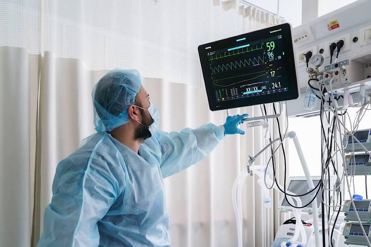 Врач-токсиколог объясняет, почему на лице появляются отеки и как с ними бороться