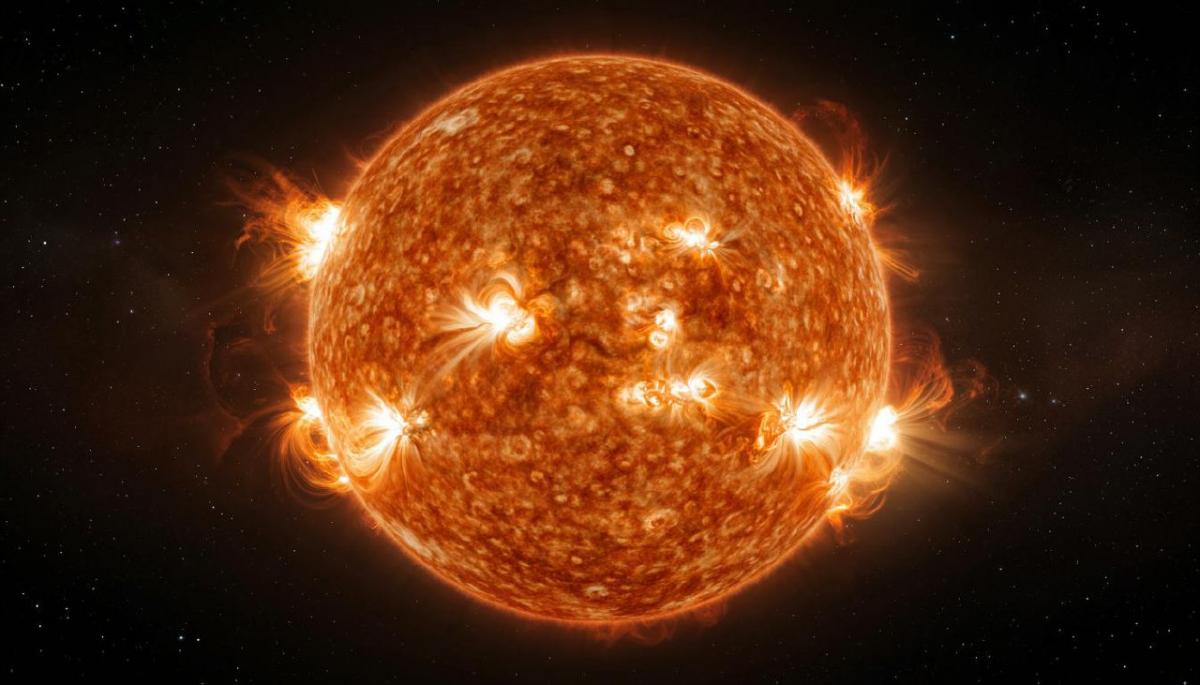 Ученые зафиксировали не менее 100 новых пятен в одной из областей Солнца