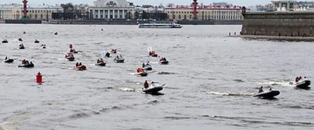 В Петербурге на Неве состоялся парад рыбацких лодок