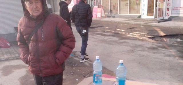 На улицах Новосибирска начали торговать березовым соком