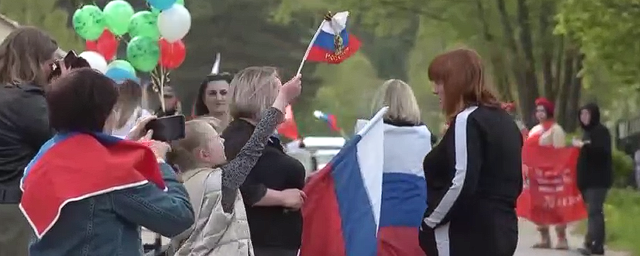 В Ашукине встретили российских военных, вернувшихся из Украины