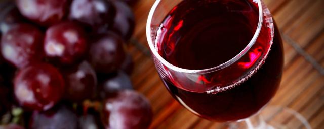 Ученые: Молодое красное вино полезнее для здоровья, чем выдержанное