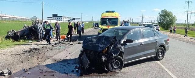 В Чувашии водитель погиб в ДТП с переворотом, четверо пассажиров пострадали