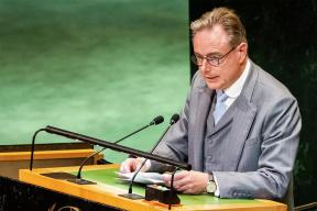 Премьер Бельгии забыл на встрече с Трампом в Давосе секретные документы