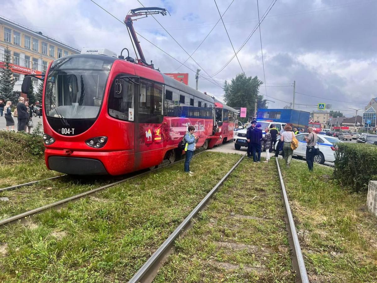 Один человек погиб и семь пострадали в результате столкновения трамваев под Челябинском