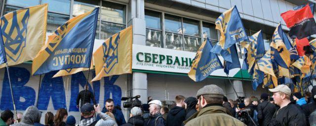 Порошенко 15 марта планирует обсудить санкции против «дочки» Сбербанка