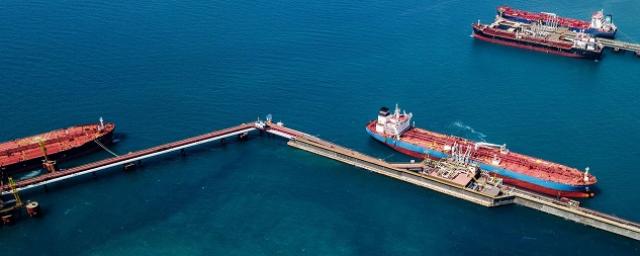 Около 19 нефтяных танкеров не прошли через Босфор и Дарданеллы по указанию Анкары