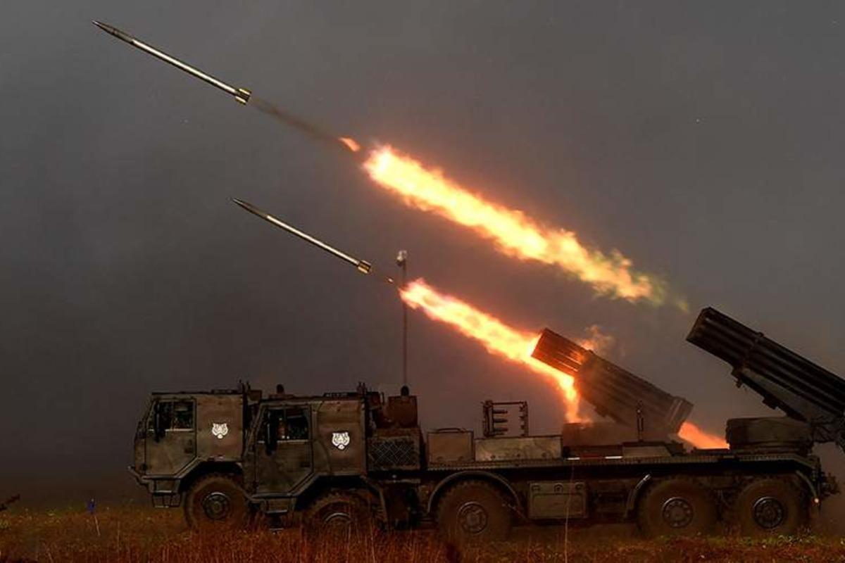 Российские (страна-террорист) военные заявили, что в Белгородской области за ночь было сбито 25 ракет