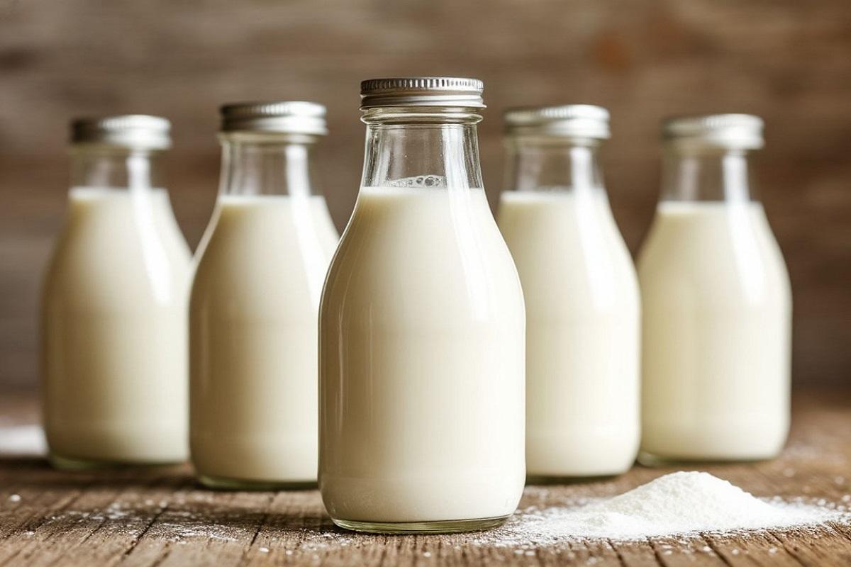 Россия захлебнулась в молоке: склады ломятся от излишков