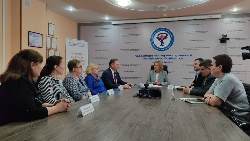 В Астраханской области медкарточки семей участников СВО будут маркировать специальной отметкой