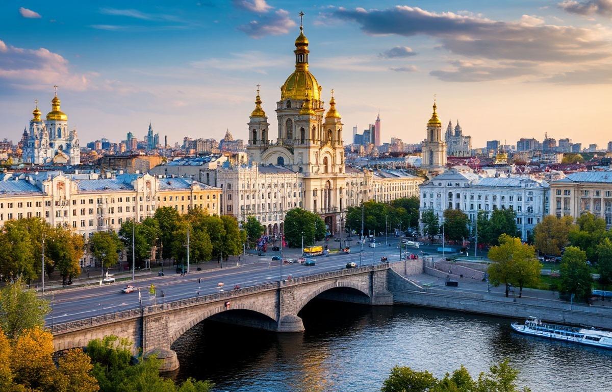 IntelliNews связало мрачную атмосферу в Киеве с ударами и коррупционными скандалами