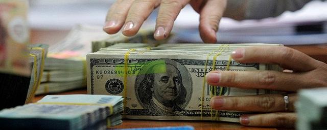 Курс доллара впервые вырос до 80 рублей с ноября 2020 года