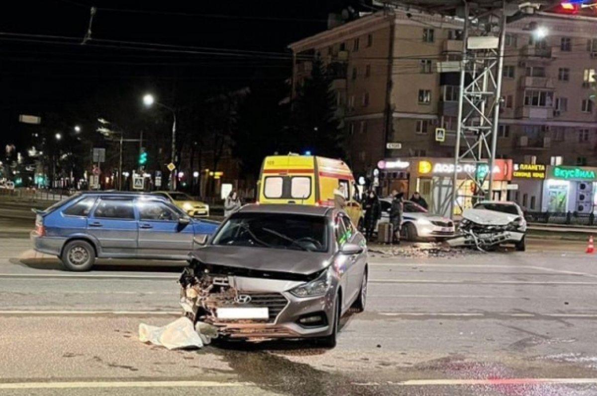 В Воронеже в ночном ДТП пострадали три человека