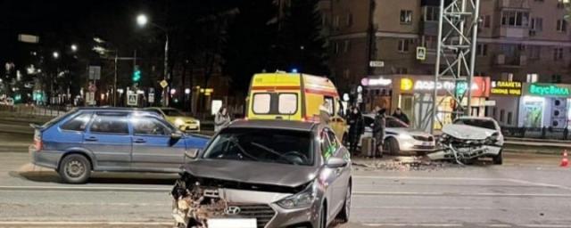 В Воронеже в ночном ДТП пострадали три человека