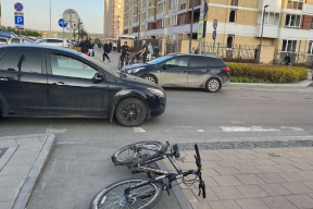 В Нижнем Новгороде ищут подростков, скинувших велосипед на крышу автомобиля