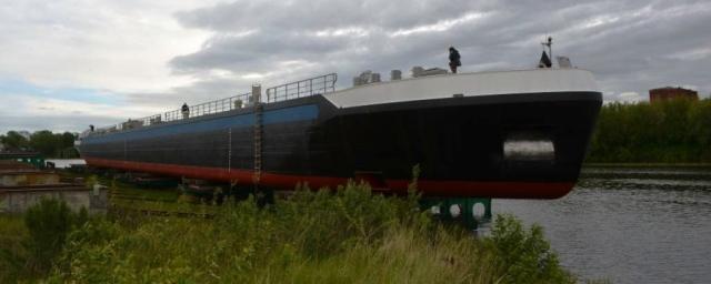 В Костроме спущен на воду новый экспортный танкер