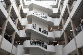 Выпускников-бюджетников обяжут отрабатывать в регионах