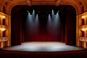 Выпускники МХАТ выступили против назначения Богомолова ректором школы-студии