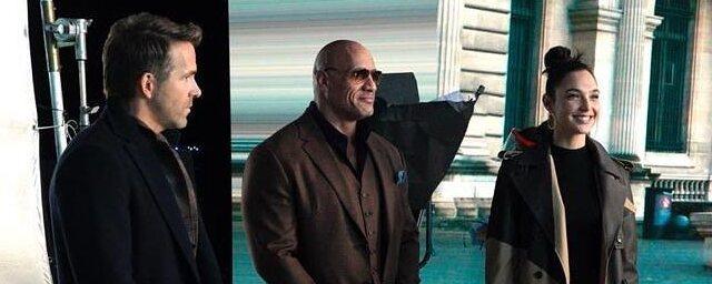 «Красное уведомление» поднялся на вторую строчку по числу просмотров на Netflix за все время