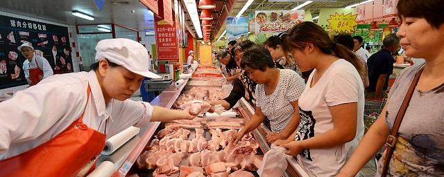 Китай приостановил закупку сои и свинины из США