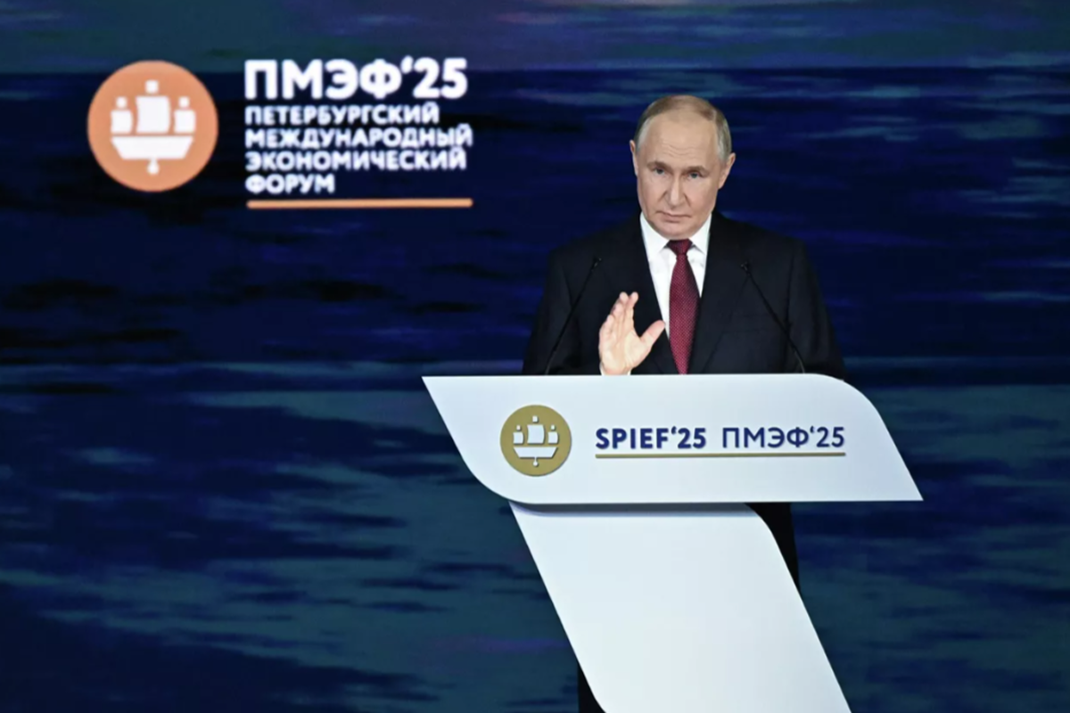 Путин поручил правительству реформировать импорт и таможенную политику