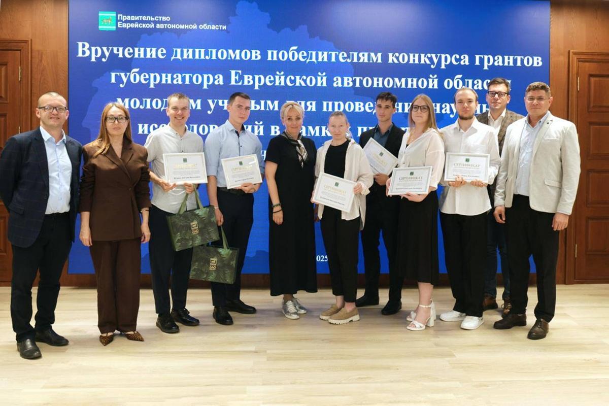 Шесть перспективных научных проектов в ЕАО поддержаны грантами по 300 тысяч рублей