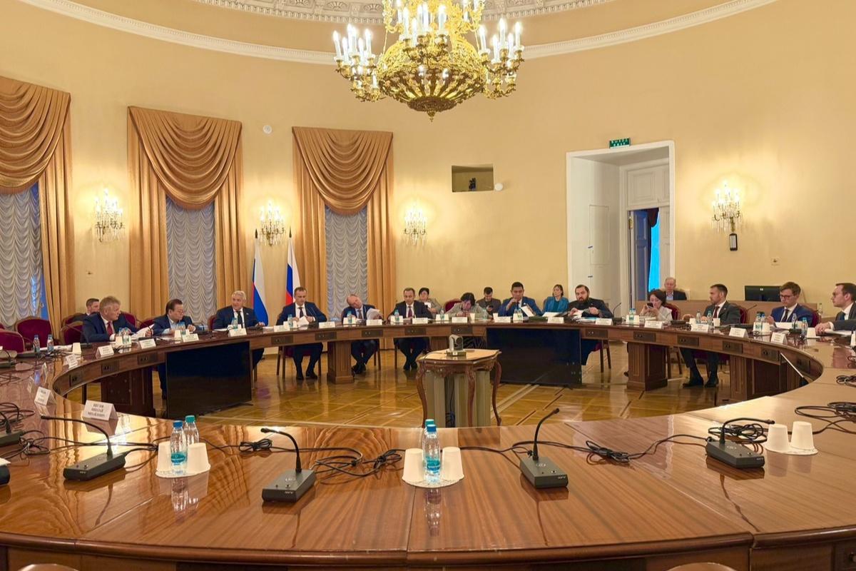 Председатель Заксобрания Вологодской области Сергей Жестянников принял участие в заседании комитета Госдумы по охране здоровья