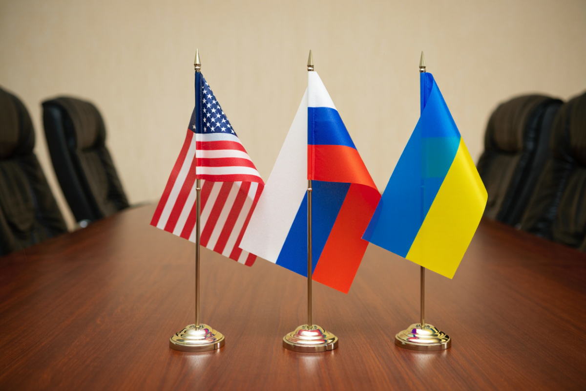 Путин, Трамп и Зеленский готовятся к саммиту при предварительном воздушном перемирии