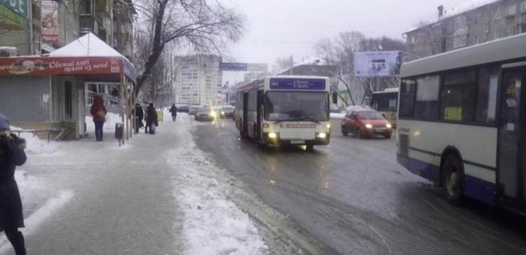 В Перми школьник выпал на проезжую часть из движущегося автобуса