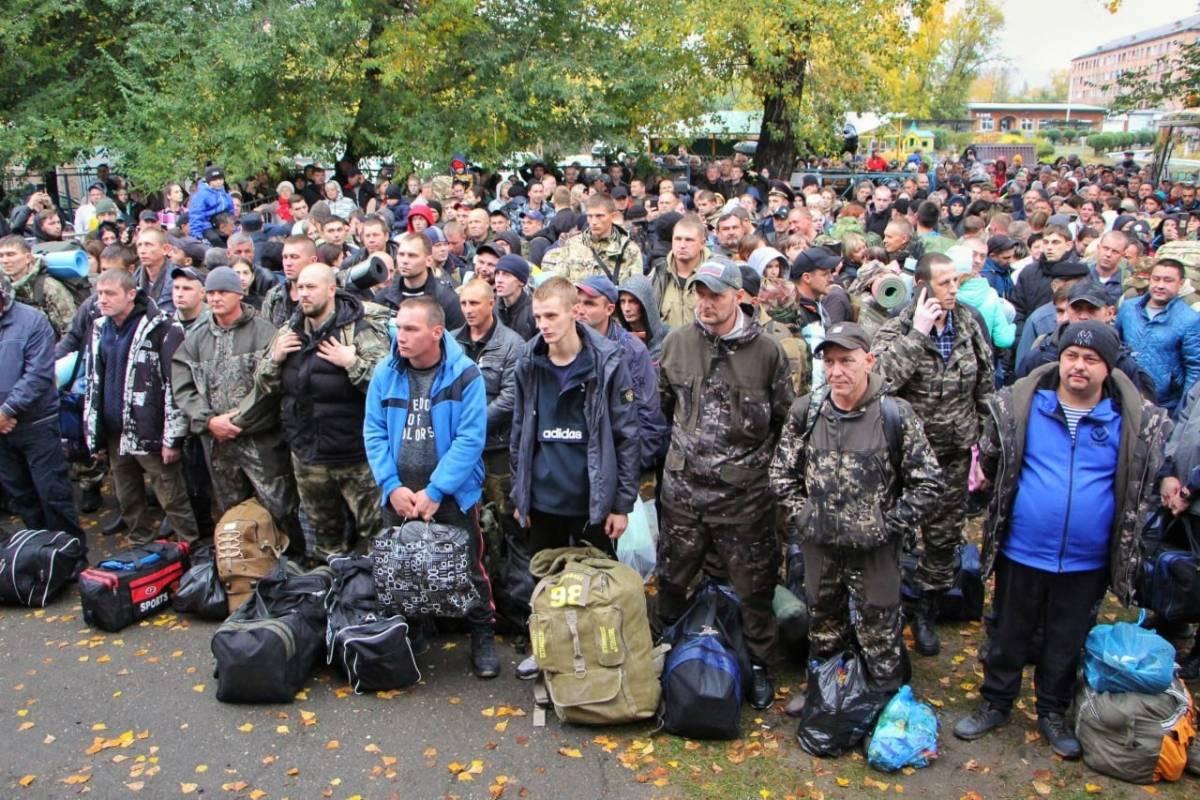 900 мобилизованных жителей Иркутской области отправились в учебную часть Новосибирска