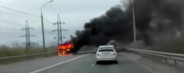 В Самаре на Южном шоссе горел пассажирский автобус