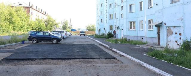 В Тайшете по улице Бурлова меняют асфальт