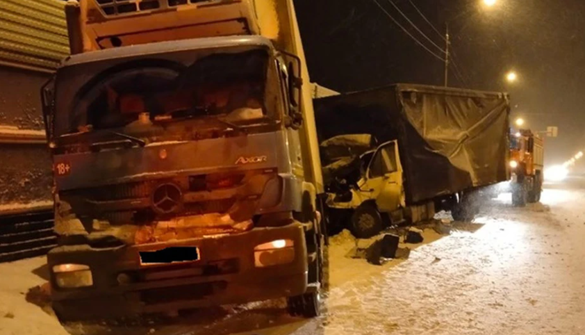В Тверской области водитель ГАЗели погиб при столкновении с фурой