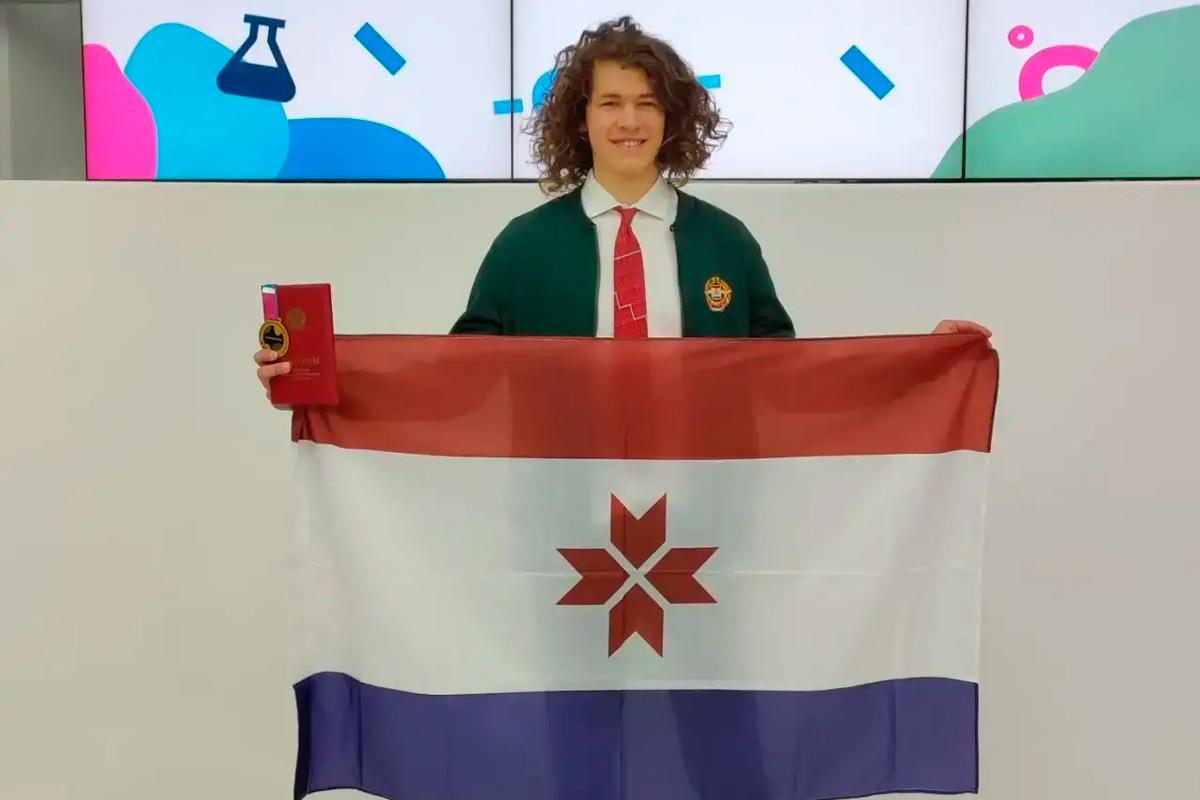 Глава Мордовии Артем Здунов поздравил учащегося Республиканского лицея Макара Чабыкина с победой на Всероссийской олимпиаде школьников по химии