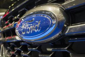 Глава Ford требует запретить китайские авто в США, но сам не может отказаться от Xiaomi