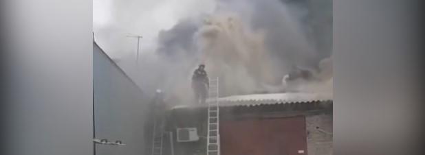 В Петербурге горит ангар на площади 300 квадратных метров