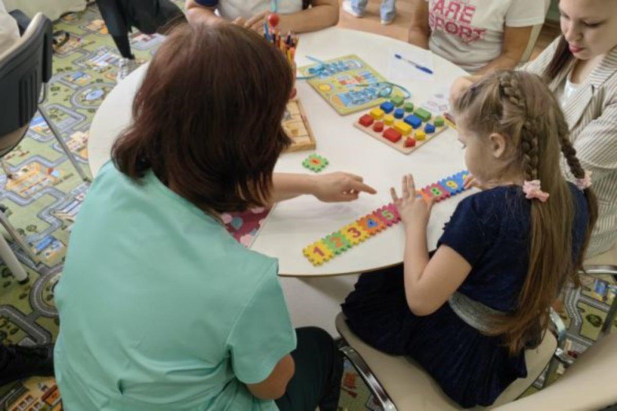 Более 416 млн рублей направил СФ на оплату выходных для родителей детей-инвалидов на Среднем Урале