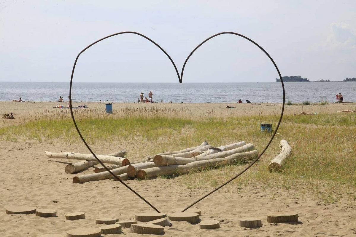 Центральный пляж на Обском море станет городским