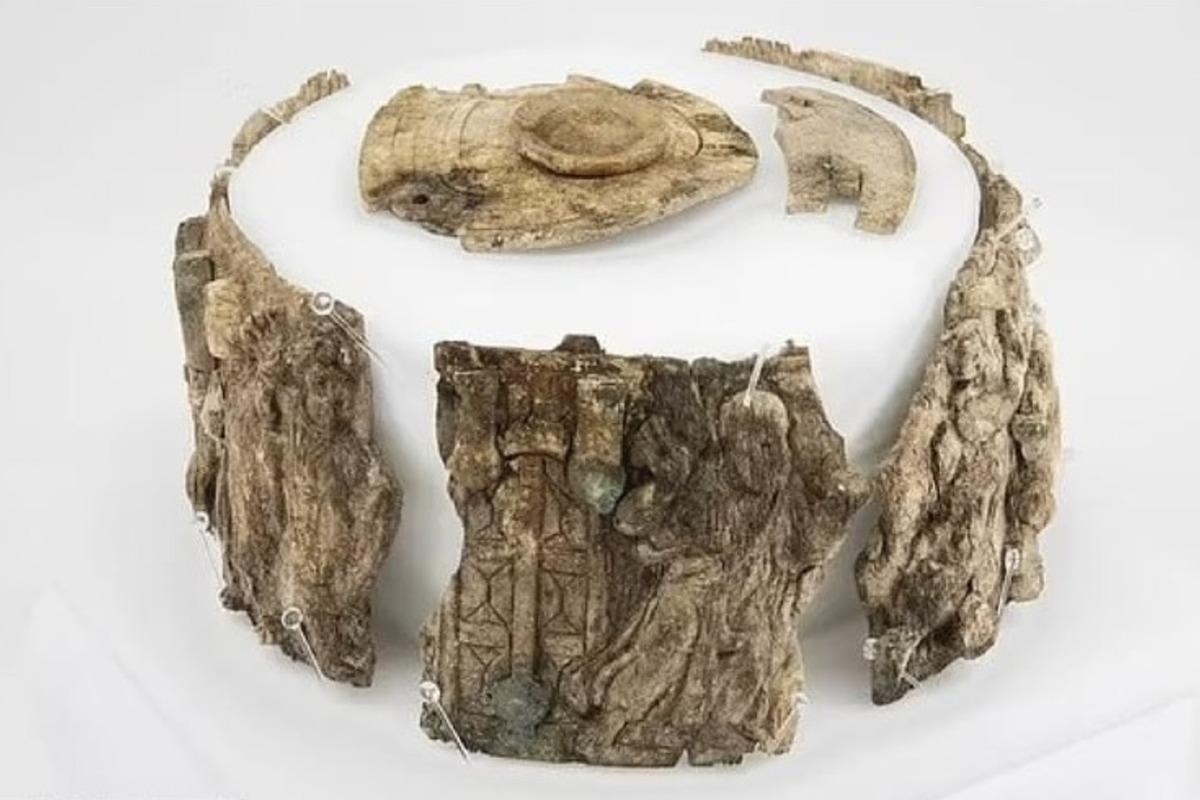 Австрийские археологи обнаружили шкатулку, на которой изображен библейский Моисей