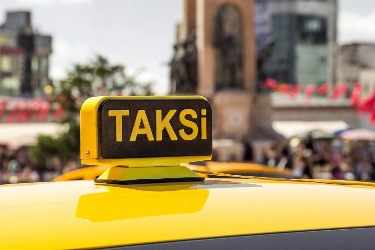 Турецкие водители такси обманывают русских туристов