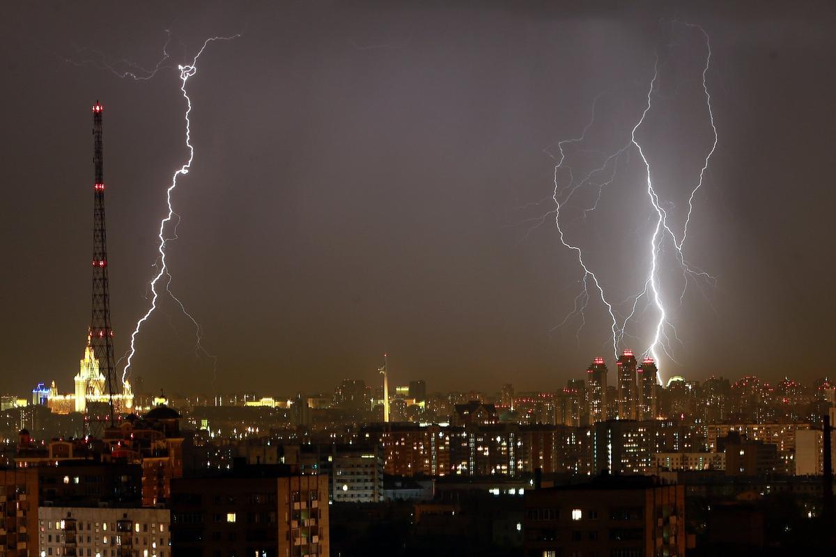 Синоптик Вильфанд: В европейских регионах РФ ожидаются грозы и смерчи над морем