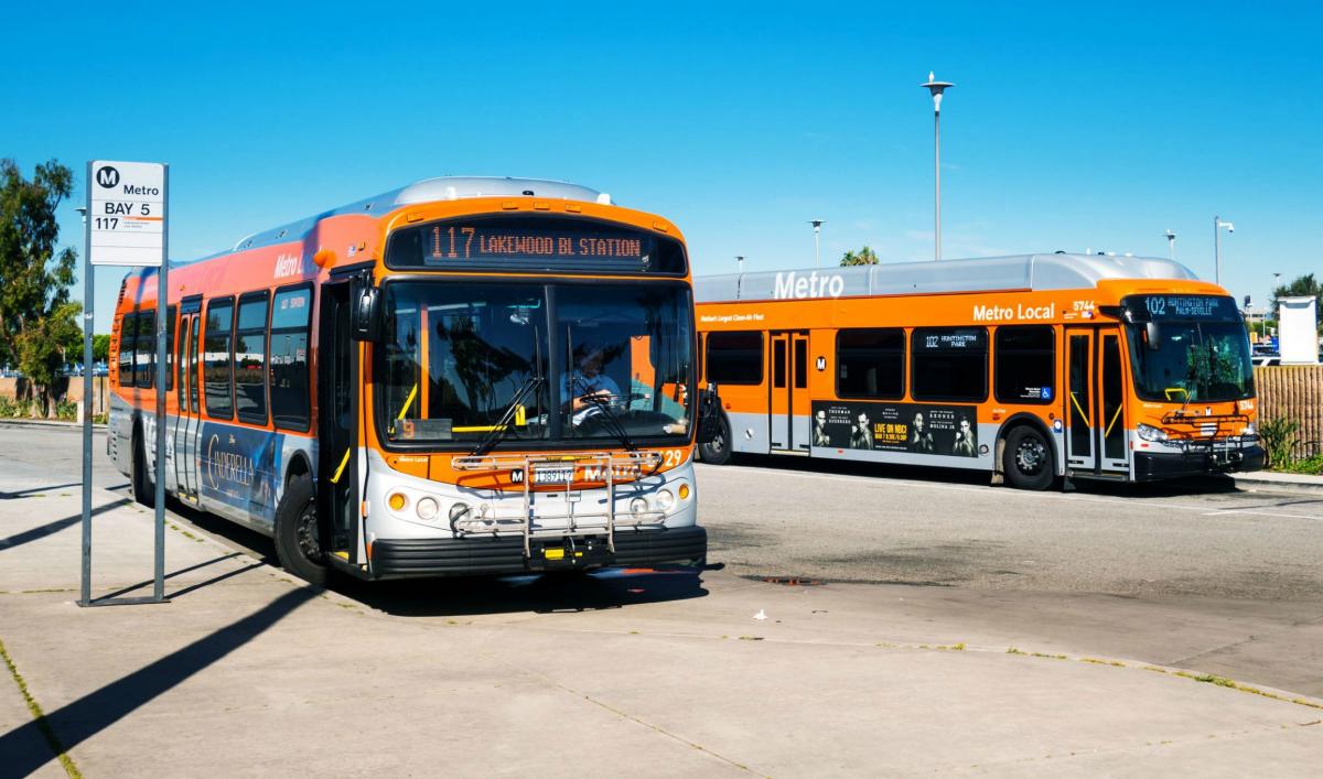 В Калифорнии в ДТП с автобусом пострадали 40 человек