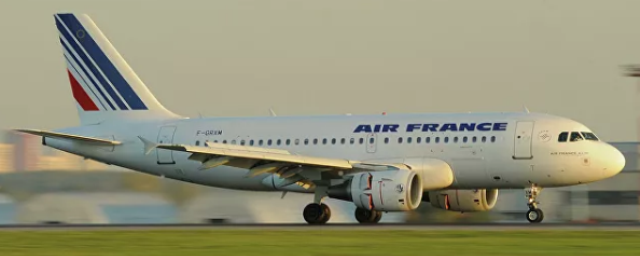 Летевший в Париж самолет компании Air France вернулся в Пекин из-за возгорания в салоне
