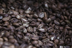 Врач объяснила, чем опасны промышленные сливки в кофе